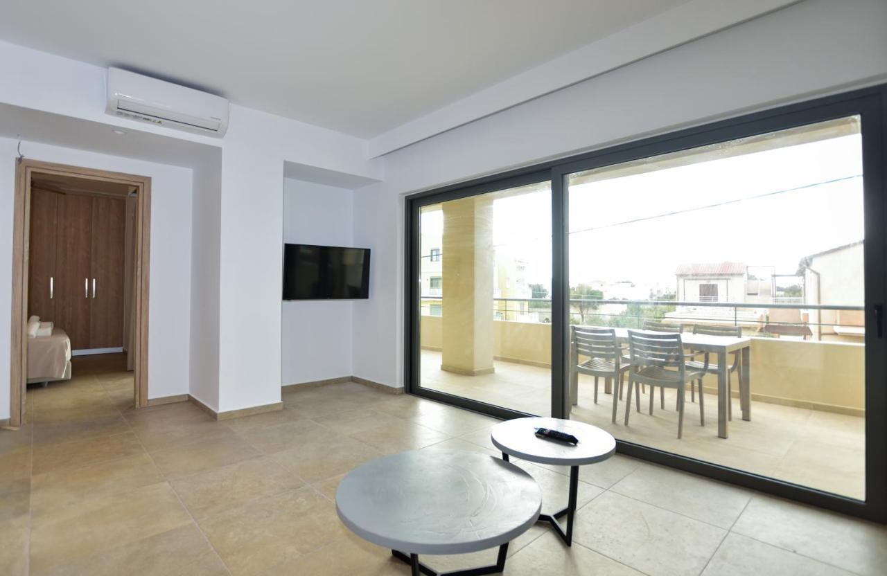 Rosemary Apartments Palaiochora Bagian luar foto