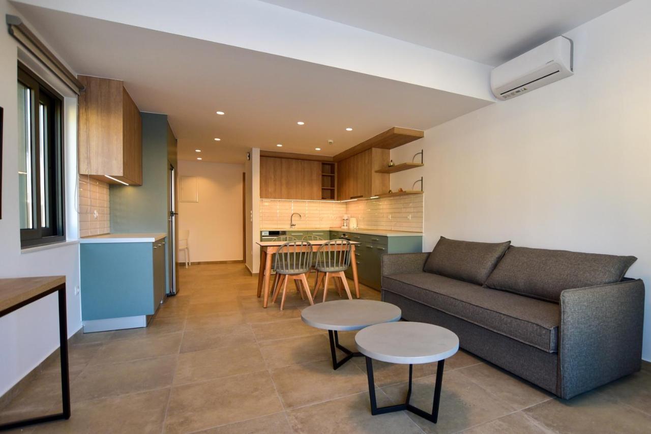 Rosemary Apartments Palaiochora Bagian luar foto