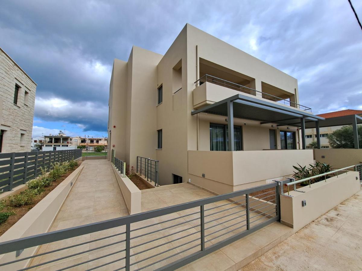 Rosemary Apartments Palaiochora Bagian luar foto